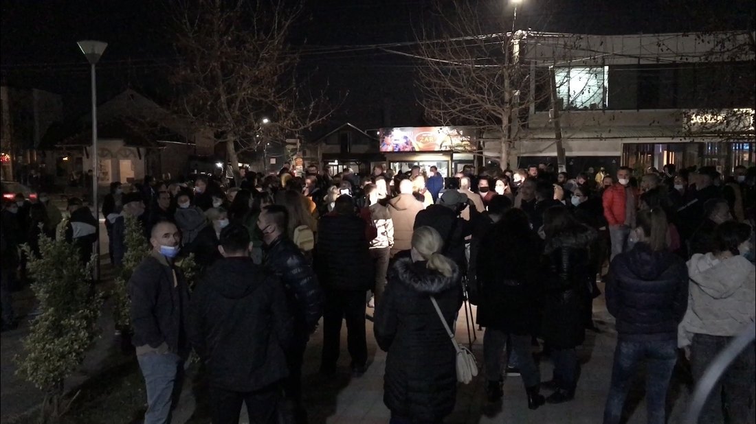 Večeras održan novi protest u Gračanici zbog uhapšenih mladića