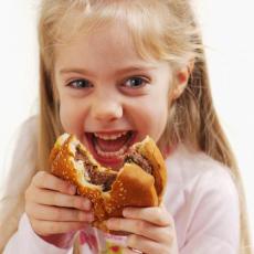 Večernja užina: Šta dati detetu kada ogladni pred spavanje