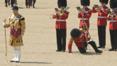 Velika Britanija i kraljevska porodica: Trombonista se onesvestio tokom probe za proslavu rođendana kralja Čarlsa