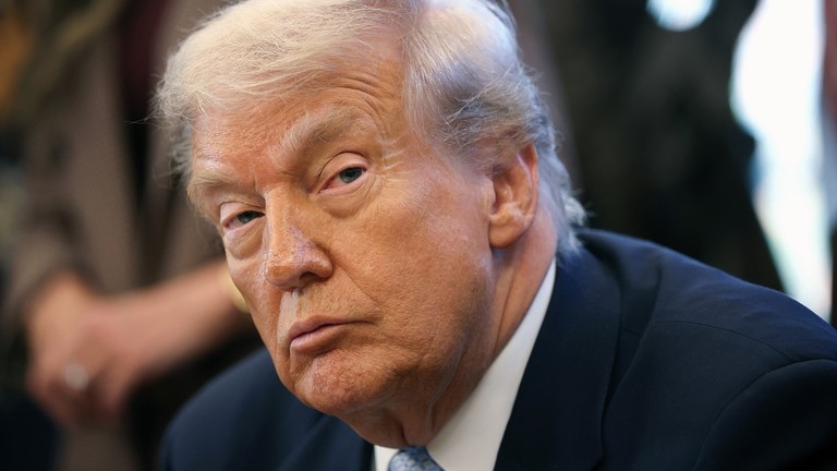 Velika Britanija planira kampanju kleveta protiv Trampa – SVR