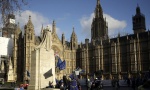 Velika Britanija pojačava bezbednost ispred parlamenta