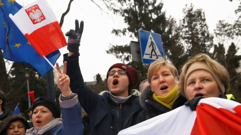 Velike demonstracije u Varšavi protiv vladajuće populističke stranke