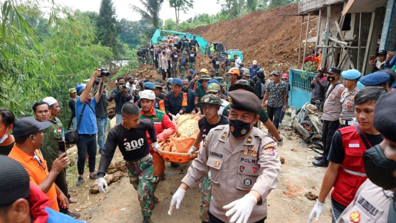 Veliki broj dece među 268 žrtava zemljotresa u Indoneziji 