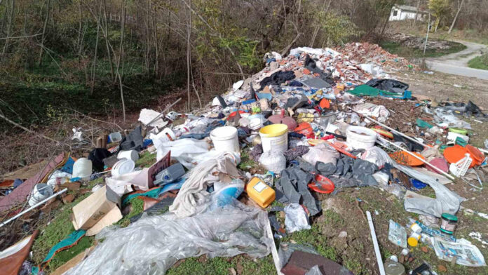 Veliki otpad pored Malčanske reke – građani traže krivične prijave, nadležni ćute