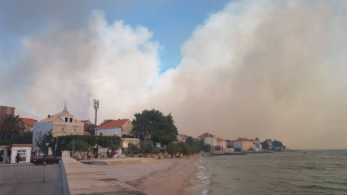 Veliki požar na Pelješcu, izgorele četiri kuće