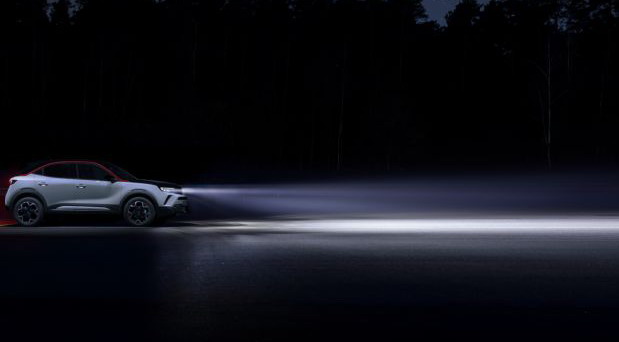 Veliki problem za vozače - većina je zaslepljena svetlima drugih vozila