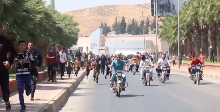 Veliki protesti Sirijaca iz Idliba protiv Turske: Erdogan optužen za izdaju /VIDEO/