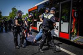 Veliki protesti: Uhapšeno više od 1.500 ljudi, policija koristila vodene topove VIDEO