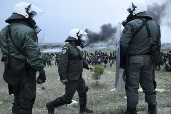 Veliki sukob migranata i policije na severnoj granici Grčke (FOTO)