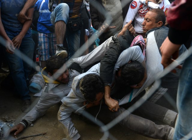 Veliki sukob migranata u Bihaću: Korišćene sekire i letve, meštani sprečili tragediju