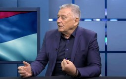 
					Velja Ilić: Srbiji neće biti bolje dok Đoković ne uđe u politiku 
					
									
