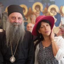 Vendi i patrijarh Porfirije imali ozbiljan razgovor: Pevačica mu uručila dar, a on njoj blagoslov