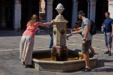 Venecija u problemu  rešenje: Turisti koji piju vodu iz fontana