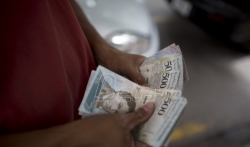 Venecuela ukinula pet nula sa domaće valute, Maduro tvrdi da je mera uspešna (VIDEO)