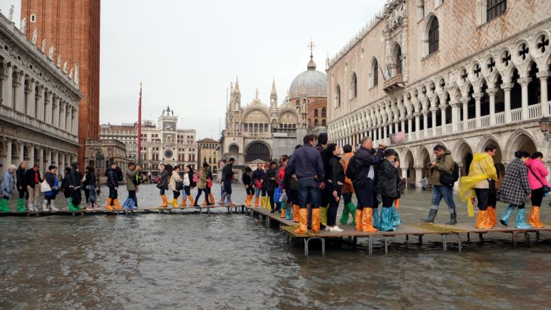 Venice Hit by High Tide as Italy Buffeted by Winds; 6 Killed