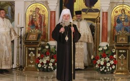 
					Patrijarh Irinej služio božićnu liturgiju u Hramu Svetog Save, čitana poslanica 
					
									