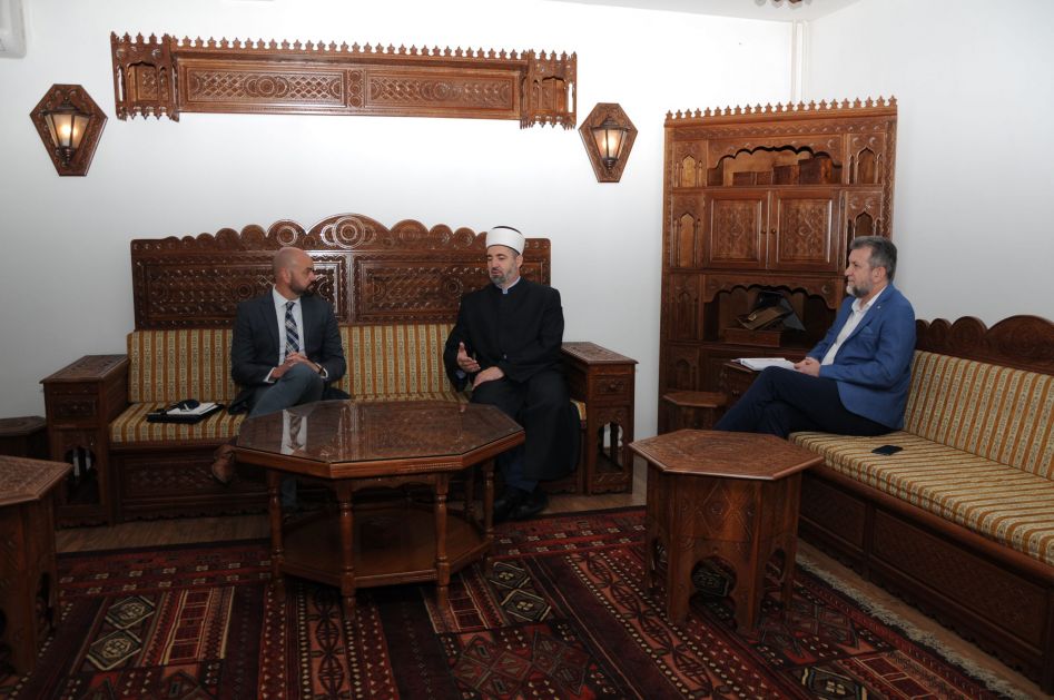 Vertreter der amerikanischen Botschaft besuchten die Islamische Gemeinschaft in Novi Pazar