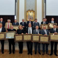 Veselin Jevrosimović proglašen za najboljeg privrednika u regionu: Prestižna nagrada uručena u Rektoratu BU 