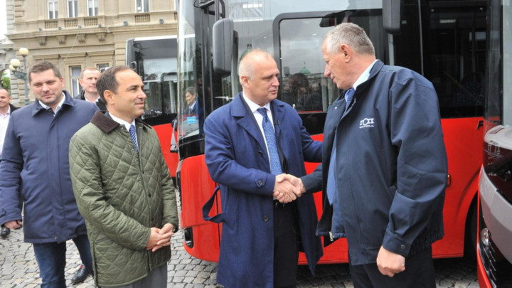 Vesić: Isporučeno prvih osam od 70 autobusa turske kompanije BMC. Već tokom dana počinju da saobraćaju ulicama prestonice (FOTO)