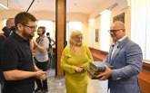 Vesić donirao knjige Biblioteci grada Beograda VIDEO/FOTO
