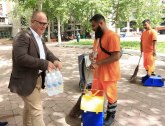 Vesić podelio osveženje radnicima Gradske čistoće