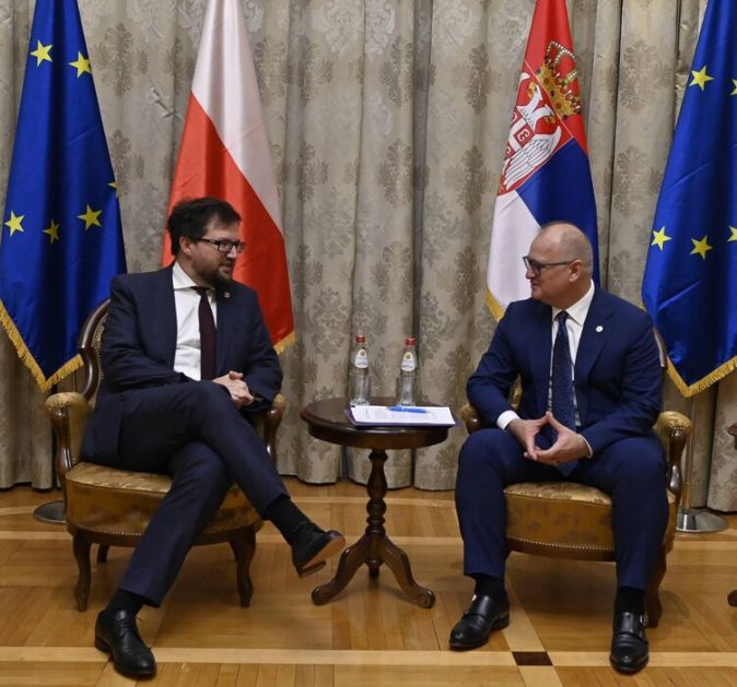 Vesić razgovarao sa ambasadorom Poljske o ukidanju tranzitnih dozvola