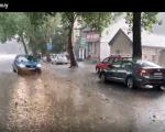 Vetar u Nišu obarao stabla, RHMZ izdao upozorenje (VIDEO)