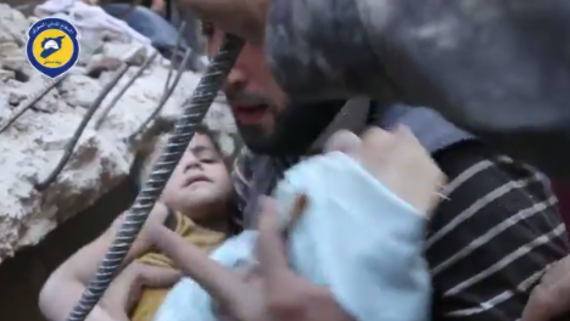 Video: Dramatično spašavanje dječaka iz ruševina u Siriji