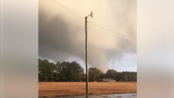 Video: Tornado u SAD-u odnio pet života