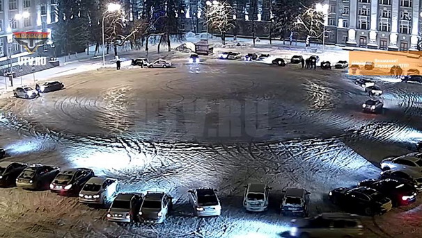 Video iz Rusije: Ni policija nije uspela da zaustavi driftere na snegu