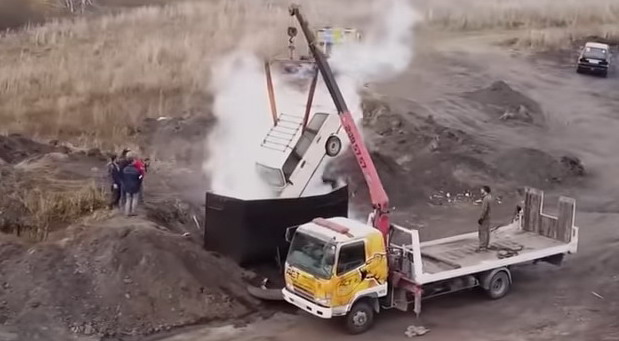 Video iz Rusije: Supa od Lade – kuvanje automobila u 10 tona vode