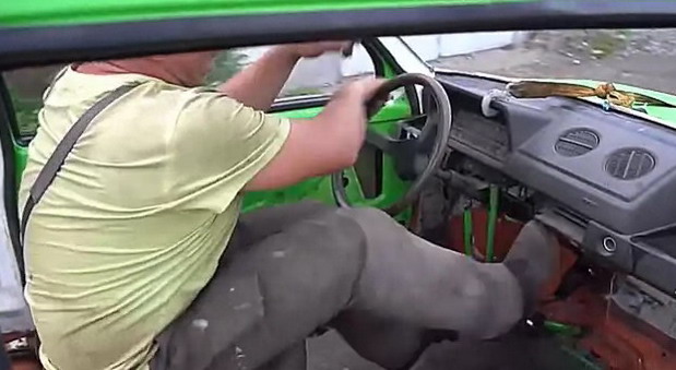Video iz Rusije: VAZ 1111 Oka prepravljen u vozilo na pedale