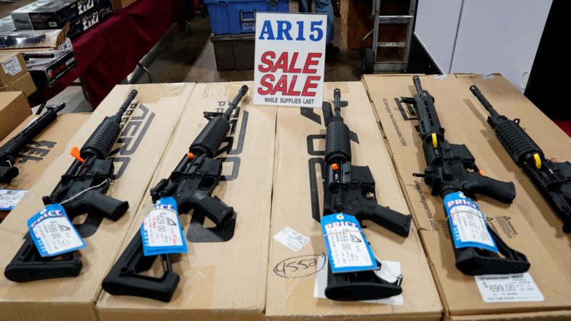 Video vlasnika puške AR-15 koji je preseca postao viralan nakon masakra na Floridi
