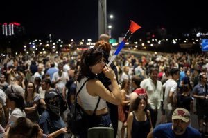 Vidovdanski protest: Hapšenja i dan posle nemira, blokade u Beogradu, Novom Sadu, Nišu i drugim gradovima