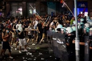 Vidovdanski protest: Nova hapšenja dan posle nemira, protesti i blokade širom Beograda