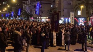 Više hiljada Srba u litiji od Zvečana do Kosovske Mitrovice u znak podrške SPC u Crnoj Gori