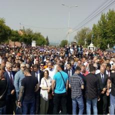 Vučić pred 10.000 ljudi u Nišu: Doveli smo fabrike i digli grad iz pepela (FOTO)