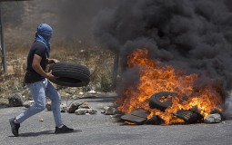 
					Više od 100 Palestinaca ranjeno u protestima na granici Gaze 
					
									