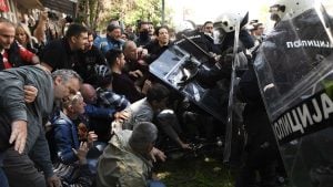 Više od 30 ljudi se žalilo na povrede nakon intervencije policije kod DIF-a u Novom Sadu: Svi pušteni na kućno lečenje
