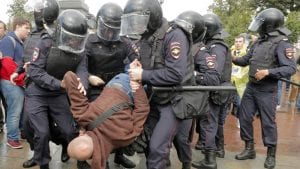 Ponovo oštra reakcija ruske policije u Moskvi, uhapšeno više od 800 demonstranata
