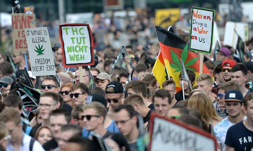 Više od 4.000 ljudi marširalo u Berlinu za legalizaciju marihuane (FOTO) (VIDEO)