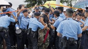 Više od 50.000 ljudi na skupu podrške policiji Hongkonga