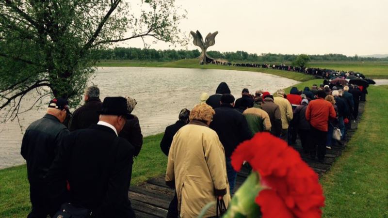 Više tisuća ljudi na alternativnoj komemoraciji u Jasenovcu