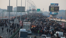 Više zapadnih medija izvestilo o blokadama puteva u Srbiji