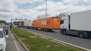 Višečasovna zadržavanja kamiona na graničnim prelazima