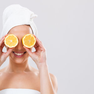 Vitamin C i nega kože: Kako se pravilno koristi, otkrivaju nam eksperti!