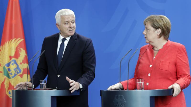 Vlada: Marković i Merkel saglasni da nema promjena granica na Balkanu