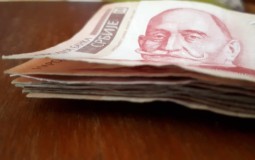
					Vlada Srbije: Za program Moja prva plata dve milijarde dinara 
					
									