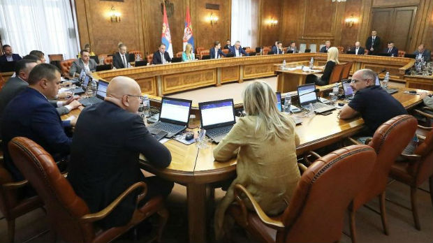 Vlada Srbije Zaključkom sprečava funkcionersku kampanju