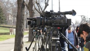 Vladajuća elita svakodnevno napada novinare u Srbiji